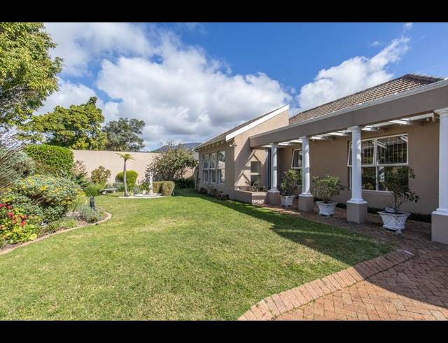 5 BEDROOM PROPERTY TO RENT IN MEADOWRIDGE
